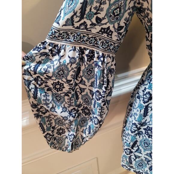 Max Studio Blouse Women's Small Blue White Boho Print Long Sleeve Peasant Top - Picture 7 of 13